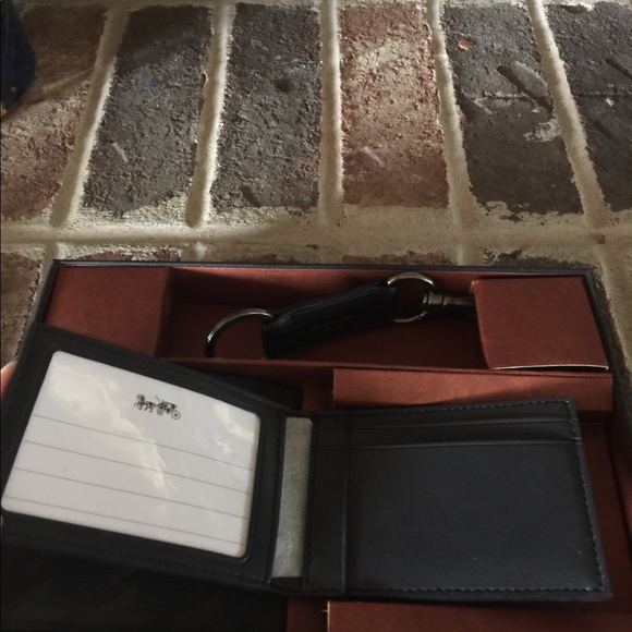 COACH Wallet ID Keychain Gift Box Set NWT$225 NICE - Picture 3 of 8